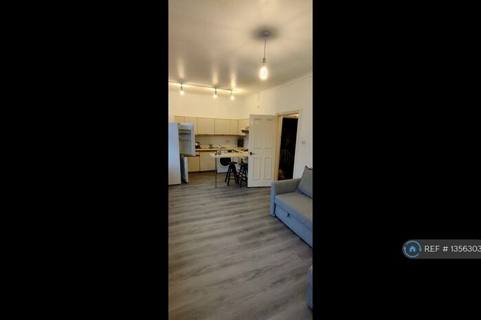 1 Bedroom Flat To Rent In Goswell Road, London, EC1V