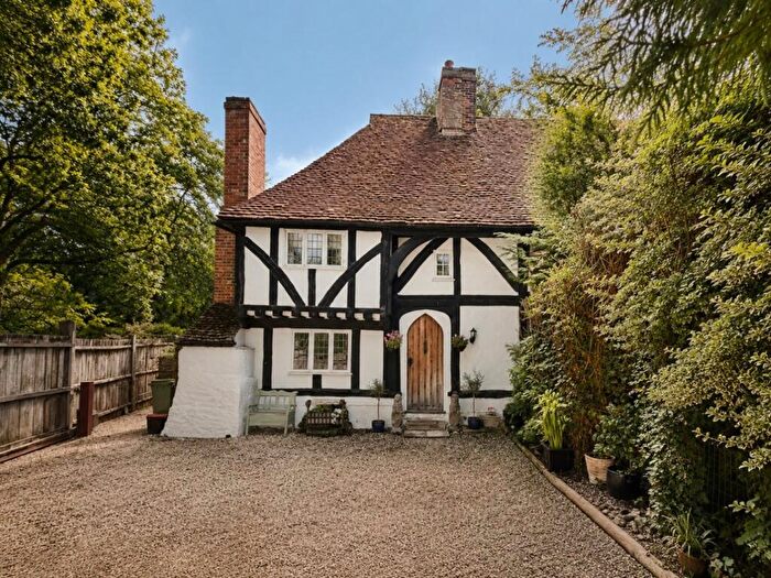 3 Bedroom Cottage For Sale In Old School Lane, Maidstone, Kent, ME15