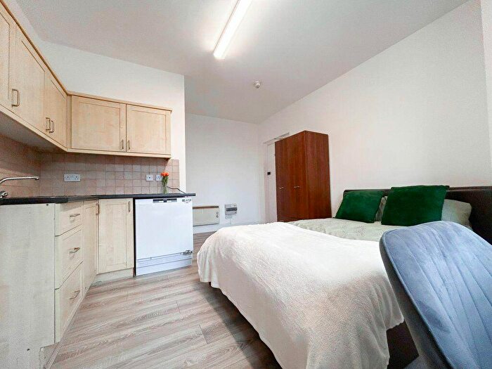 Studio To Rent In Studio Flat - Uttoxeter New Road, DE22