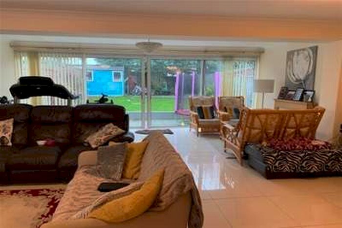 4 Bedroom Property To Rent In Darlands Drive, EN5