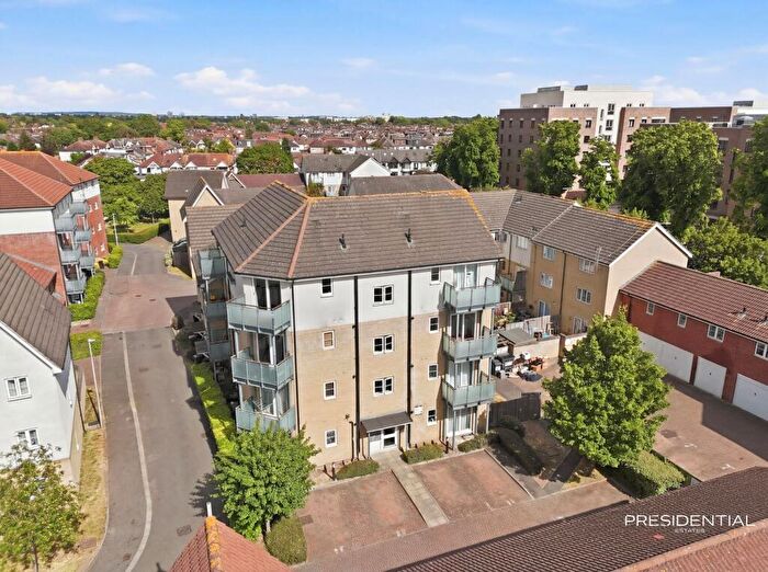 1 Bedroom Flat For Sale In Harman Rise, Seven Kings, IG3