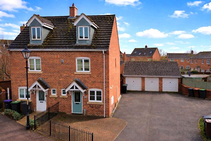 3 Bedroom Town House For Sale In Elder Close, Witham St Hughs, LN6
