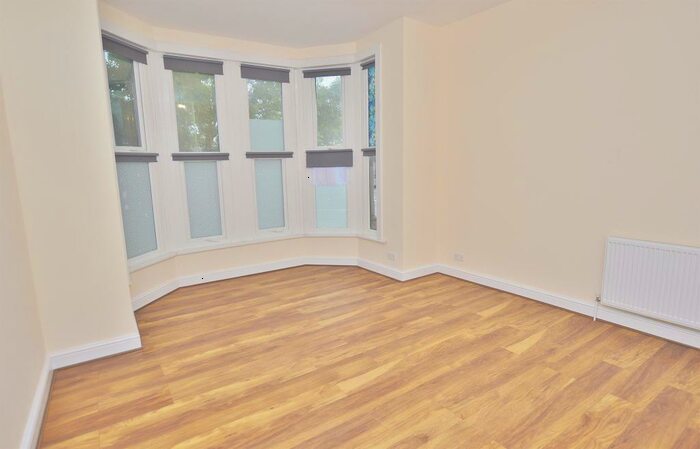 1 Bedroom Ground Flat To Rent In Cranbrook Road, Ilford, Essex, IG1