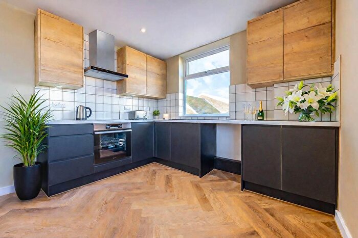 1 Bedroom Flat For Sale In London Road, Hadleigh, Benfleet, SS7