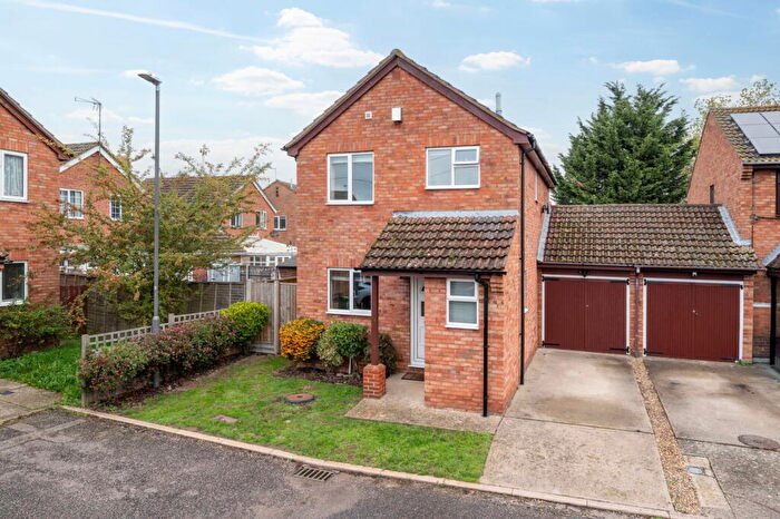 3 Bedroom Detached House For Sale In Hemingway Road, Ayelsbury, ., HP19