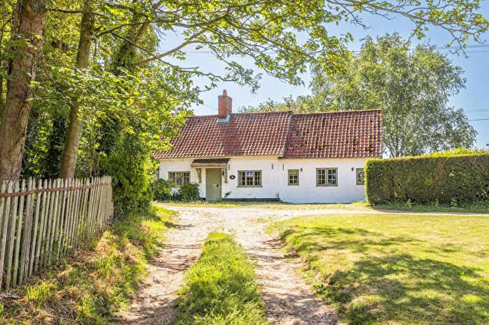 3 Bedroom Cottage For Sale In Idyllic Countryside Cottage In Woodrising, NR9