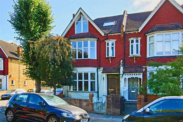 6 Bedroom Semi-Detached House To Rent In Clairview Road, SW16
