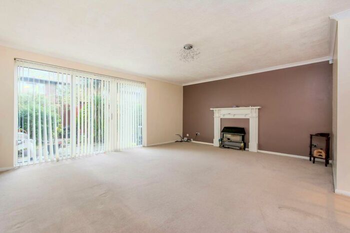2 Bedroom House To Rent In Woodbridge Close, Gladstone Park, London, NW2