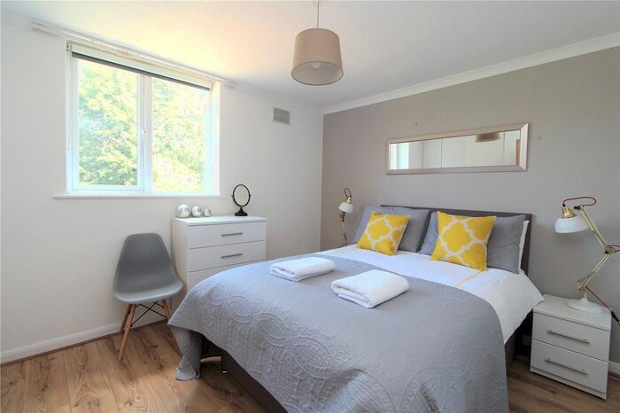 2 Bedroom Flat To Rent In Kings Avenue, Ealing, London, W5