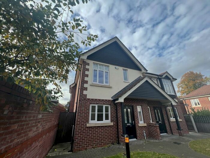 3 Bedroom House To Rent In Compstall Road, Stockport, SK6