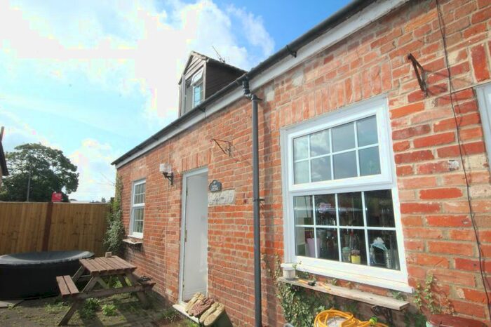 5 Bedroom Semi-Detached House To Rent In Westover, Langport, TA10