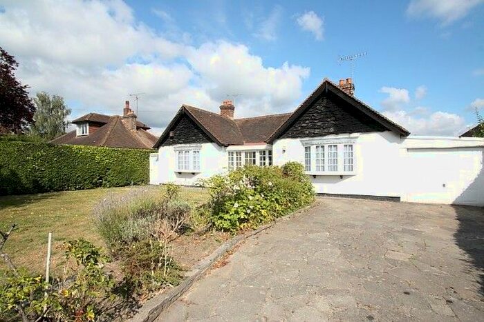 3 Bedroom Detached House To Rent In Westfield Road, Woking, GU22