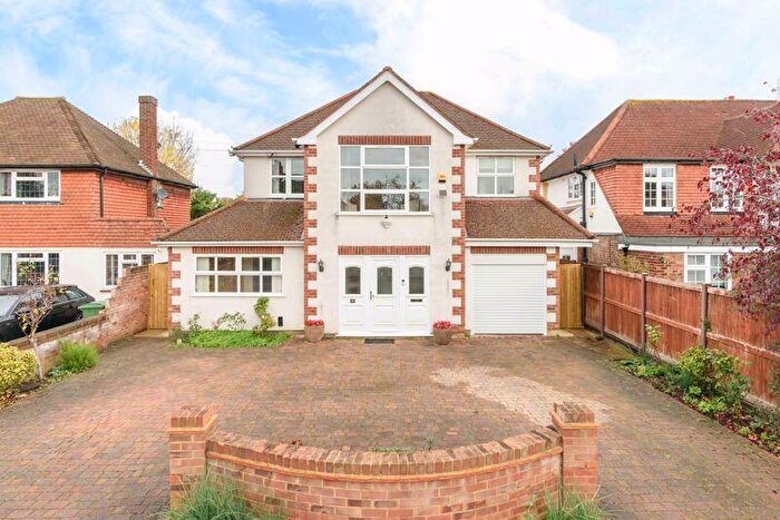 6 Bedroom Detached House For Sale In Meadowside, Walton-On-Thames, KT12