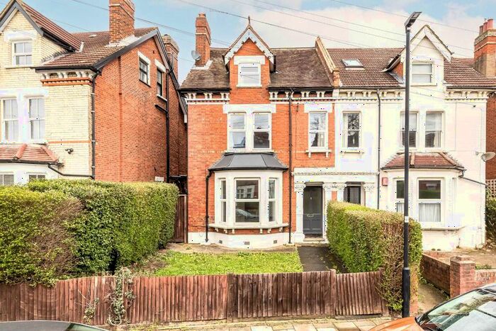 2 Bedroom Flat To Rent In Gleneldon Road, London, SW16