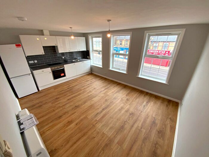 1 Bedroom Flat To Rent In Hook Road, Surbiton, KT6