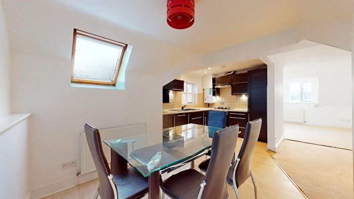 2 Bedroom Flat To Rent In Walm Lane, London, NW2