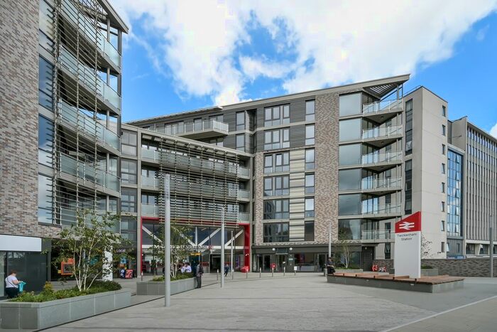 3 Bedroom Flat To Rent In Twickenham Gateway, London Road, Twickenham, TW1