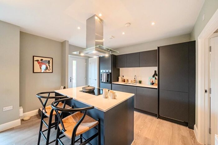 2 Bedroom Flat To Rent In Disraeli Road, London, W5