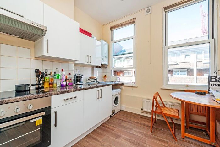2 Bedroom Flat To Rent In North End Road, London, SW6