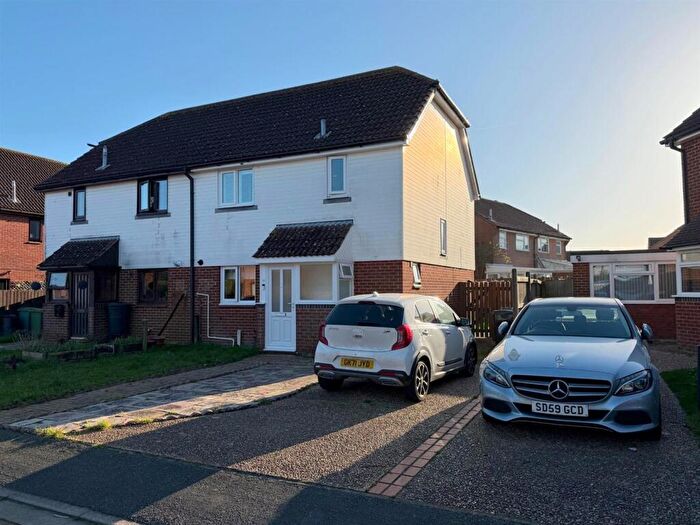 3 Bedroom Semi-Detached House For Sale In Chyngton Close, Eastbourne, BN23