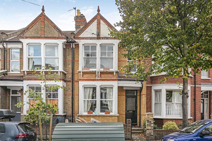 3 Bedroom Flat For Sale In West Avenue Road, Walthamstow, London, E17