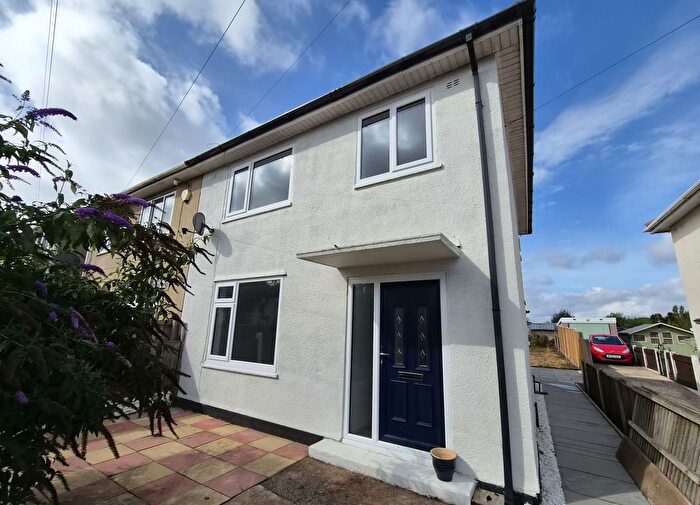 3 Bedroom Semi-Detached House For Sale In Auburn Road, Edlington, DN12
