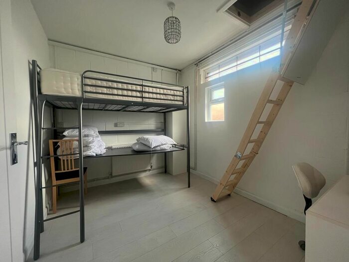 4 Bedroom Property To Rent In Coburg Road, London, N22