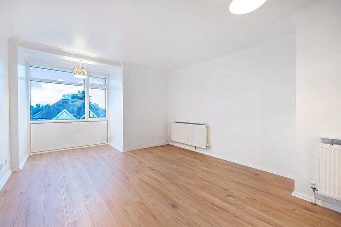 2 Bedroom Apartment To Rent In Lavender Avenue, Packham Court Lavender Avenue, KT4