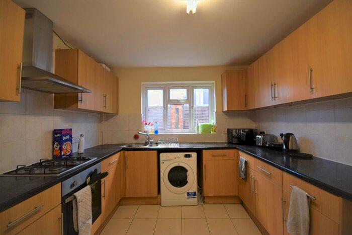 6 Bedroom Semi-Detached House To Rent In The Oval, Guildford GU2