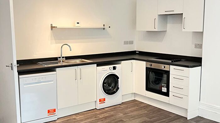 2 Bedroom Flat To Rent In High Street, London, N8