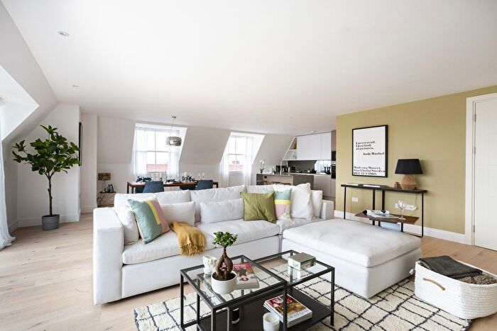 2 Bedroom Flat For Sale In Apt Whetstone Square, Whetstone, N20