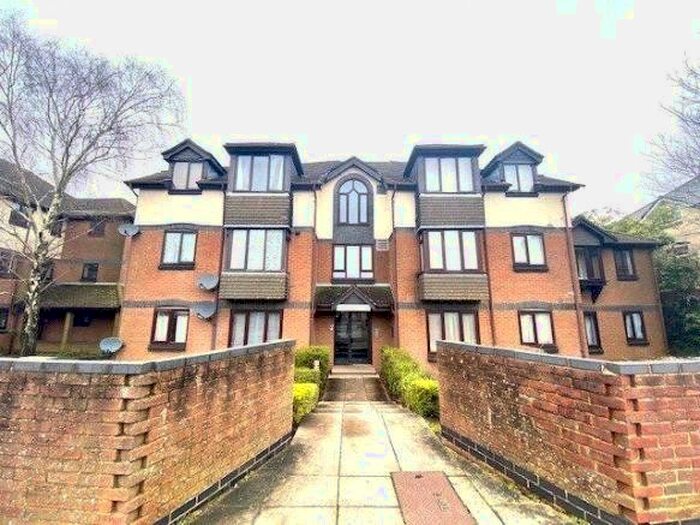 2 Bedroom Flat To Rent In Paynes Road, Southampton, Hampshire, SO15