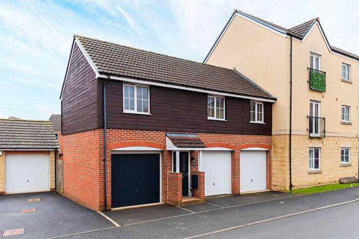 2 Bedroom Coach House For Sale In Mustang Way, Sparcells, Swindon, SN5