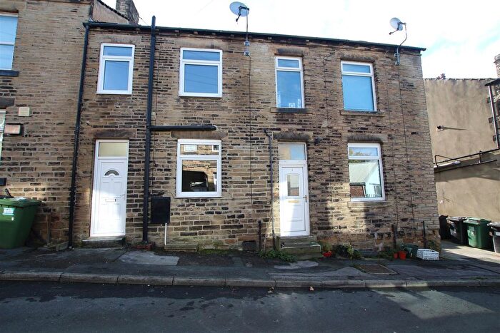 2 Bedroom Terraced House To Rent In Centre Street, Heckmondwike, WF16