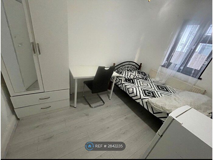 5 Bedroom Semi-Detached House To Rent In Blake Avenue, Barking, IG11