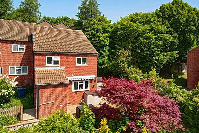 3 Bedroom End Of Terrace House For Sale In Cotswold Way, High Wycombe, Buckinghamshire, HP13