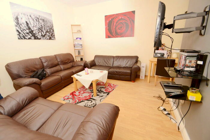 6 Bedroom Detached House To Rent In Moseley Road, Fallowfield, Manchester, M14