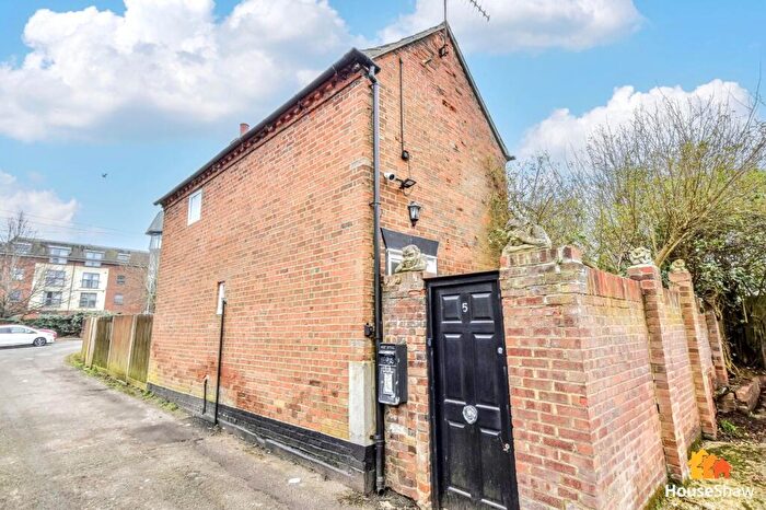 2 Bedroom Detached House For Sale In George Street, Chesham, HP5