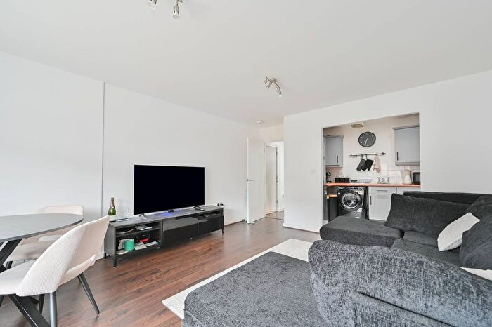 1 Bedroom Flat To Rent In Omega Court, Watford, WD18