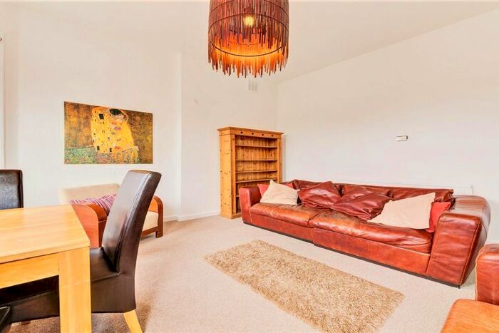 3 Bedroom Flat To Rent In Blenheim Gardens, Willesden Green, NW2