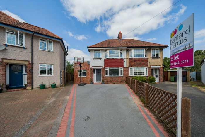 5 Bedroom House To Rent In Highbury Close, New Malden, KT3