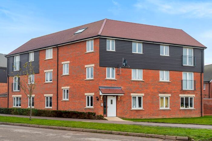 2 Bedroom Apartment To Rent In Berryfields, Aylesbury, HP18