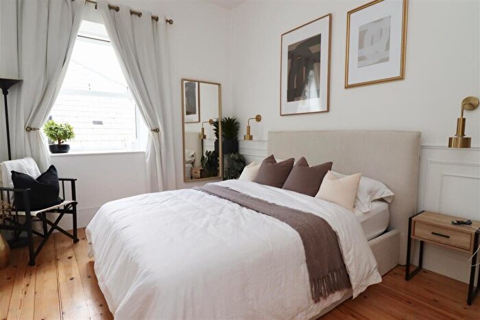 2 Bedroom Apartment To Rent In Grassdale Park, Brough, HU15