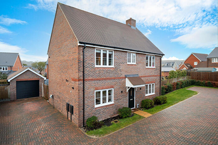 4 Bedroom Detached House For Sale In Sears Drive, Tring, HP23