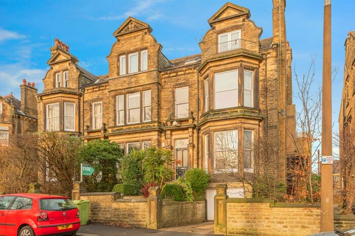 3 Bedroom Flat For Sale In Park Drive, Huddersfield, HD1