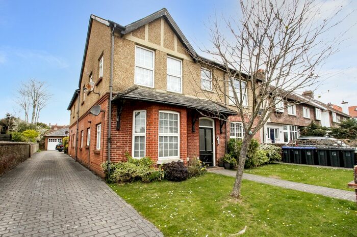 1 Bedroom Flat To Rent In Cissbury Road, Worthing, BN14