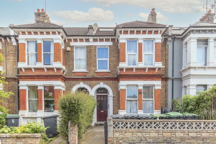 Flat To Rent In Coleridge Road London, N8