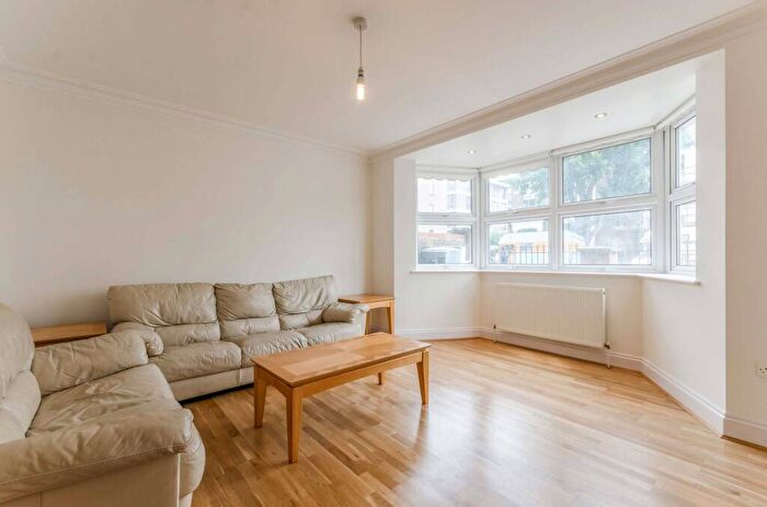 2 Bedroom Flat To Rent In Alexandra Grove, Finsbury Park, London, N4