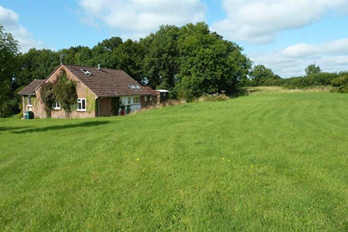 2 Bedroom Bungalow To Rent In Black Dog, EX17