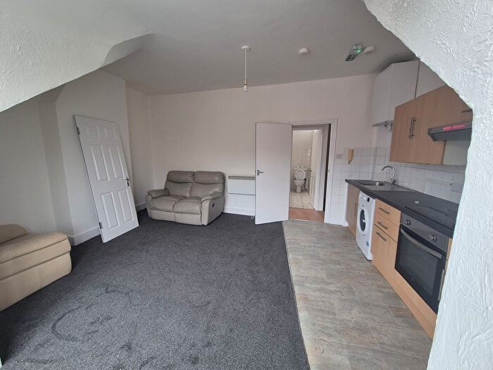1 Bedroom Flat To Rent In Hamlet Court Road, Westcliff-On-Sea, SS0